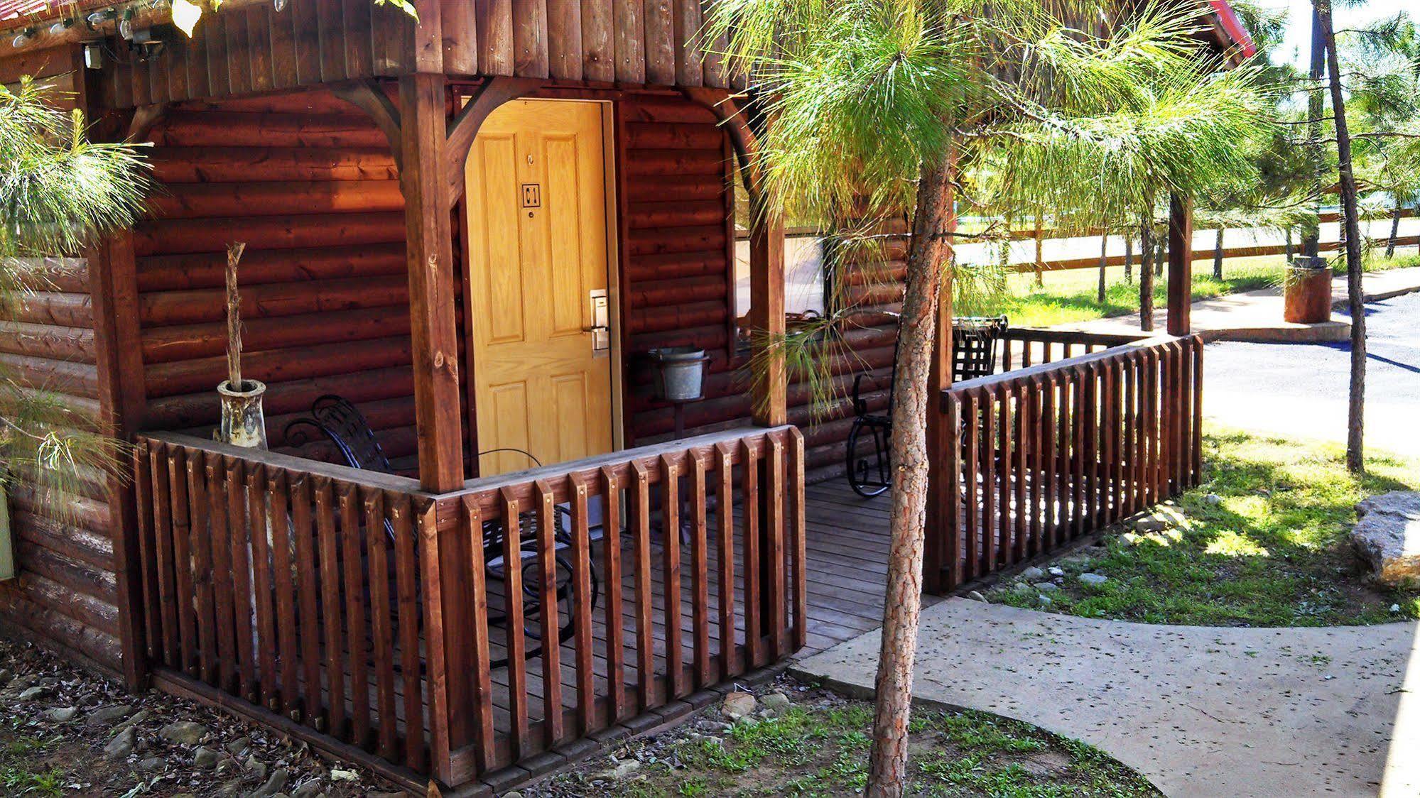Rustic Creek Ranch Resort At North Jellystone Park Burleson Exterior foto